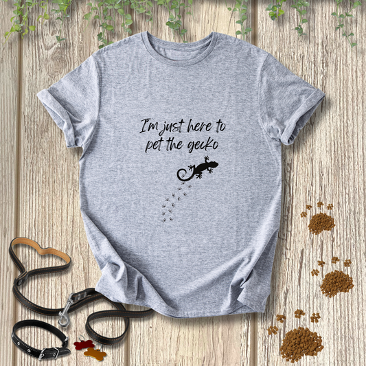 I'm just here to pet the gecko